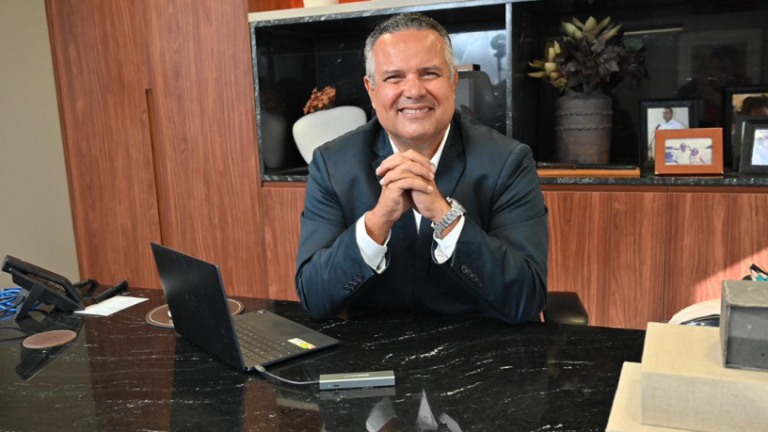 Elmar Juan Passos Varjão Bomfim analisa como decisões de engenharia em infraestrutura pesada determinam a previsibilidade financeira e o custo total ao longo do ciclo de vida da obra.