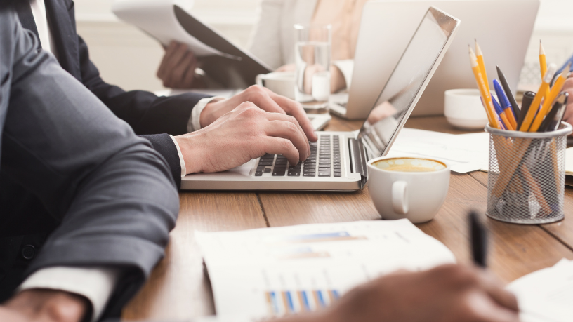 Em O silêncio dos dados: O que empresas deixam de enxergar mesmo com analytics avançado?, a análise estratégica faz a diferença. Produção de Andre de Barros Faria.